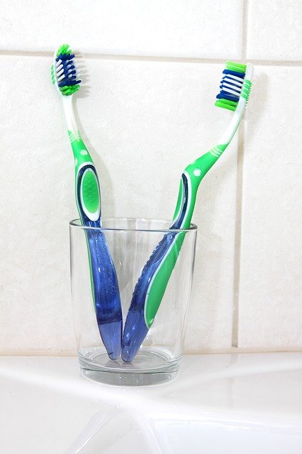 おすすめの歯ブラシの種類は？使った後はしっかり除菌がポイント！2